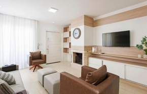 3 QUARTOS EM CANELA - Decorado e equipado em bairro tranquilo